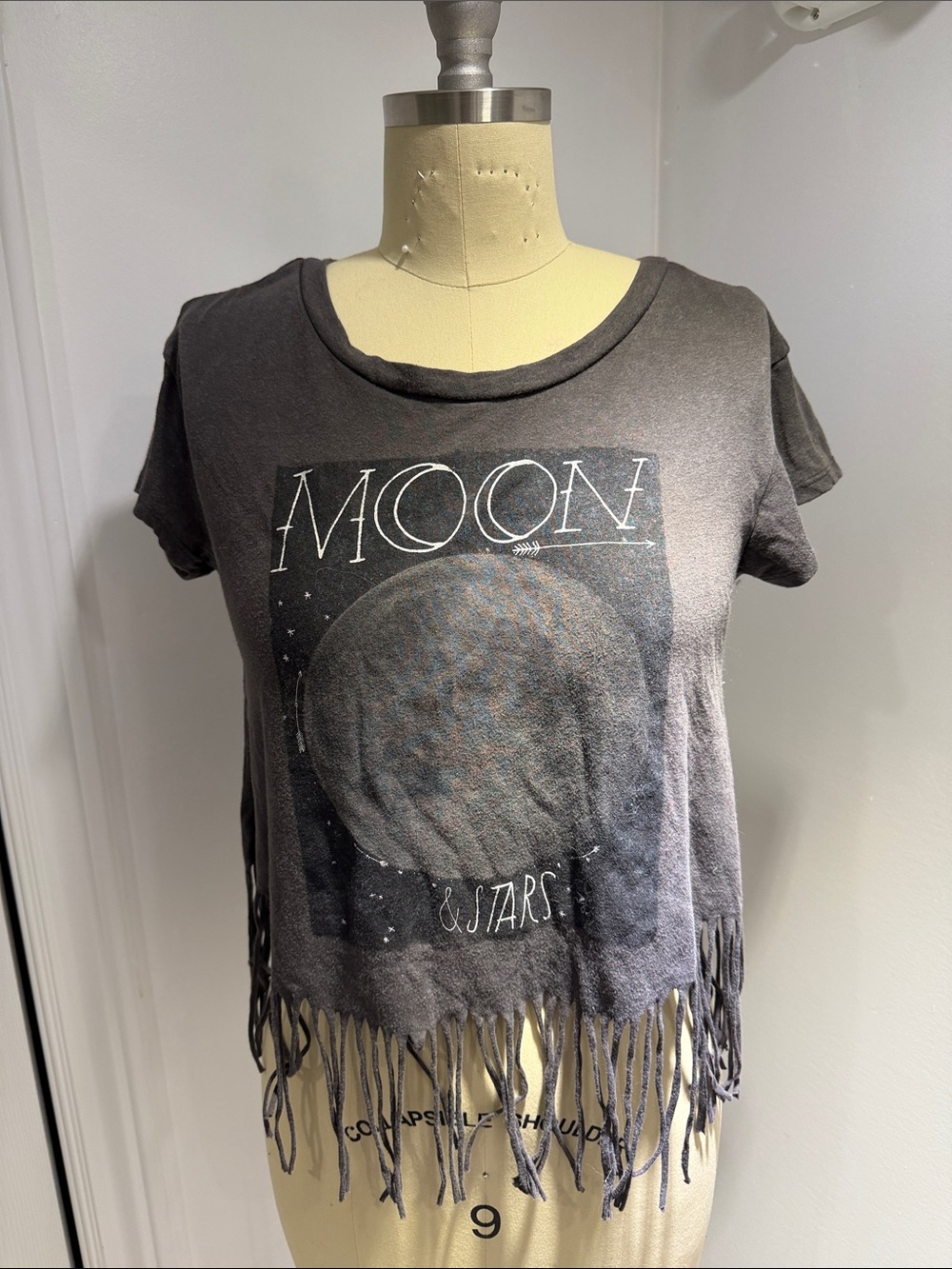 American Eagle Outfitters Moon & Stars Fringe Crop Tee - Charcoal
